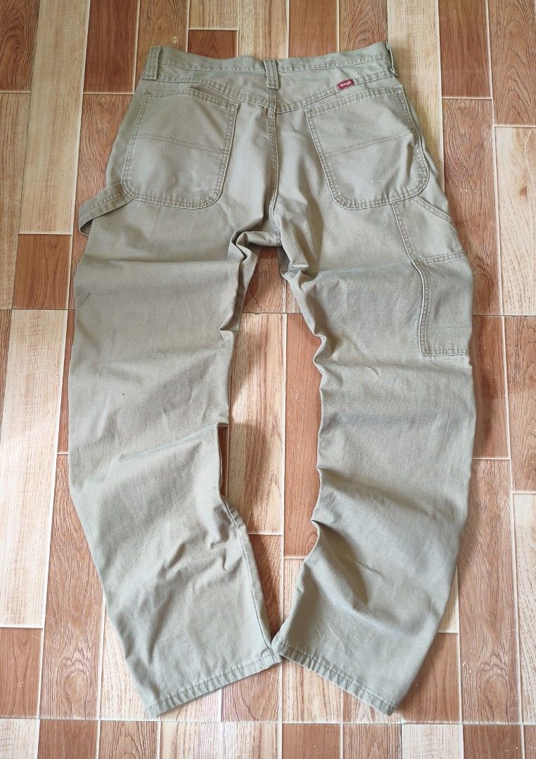 Wrangler Carpenter Pants (Category: Chinos) located in Jiabong. Submitted by pwanad_thrifts (Listing ID 1462453307, Image 2). Description: Wrangler Carpenter Pants Waistline: 32-33 Hem: 13 Leg Opening: 8?5 Color rate: 9.5/10 No issue, needs wash 💰 Price: 700 +sf.