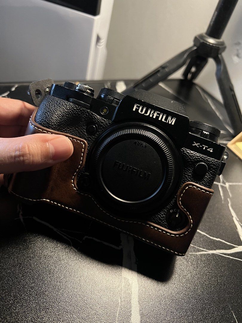 XT4 Fujifilm Mirrorless (Category: Cameras) located in Santa Cruz. Submitted by chenzo_2115 (Listing ID 1462613884, Image 1). Description: Read first: Fujifilm XT-4 body for sale or swap (comment your offer) honest issue: sign of usage bawal sa maselan. performance: good na goods pang events or photoshoot, travel, hmua porfolio etc. inclusion: with original box original strap fujifilm battery 2pcs original llano battery hub tempered glass install