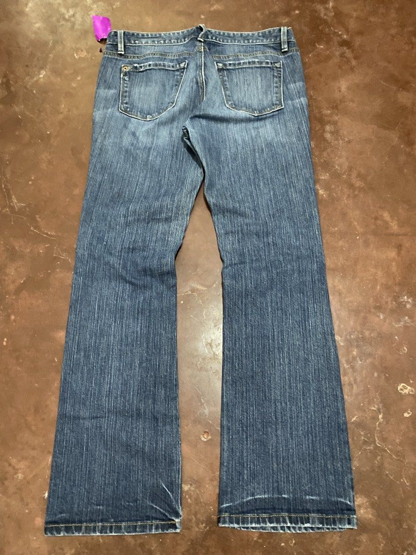 Y2k Ann Taylor Mid~Rise Modern Bootcut (Category: Jeans) located in Malita. Submitted by ronnyboi (Listing ID 1462567967, Image 3). Description: W:31 L:39 L:11 H:8 Mine:450.