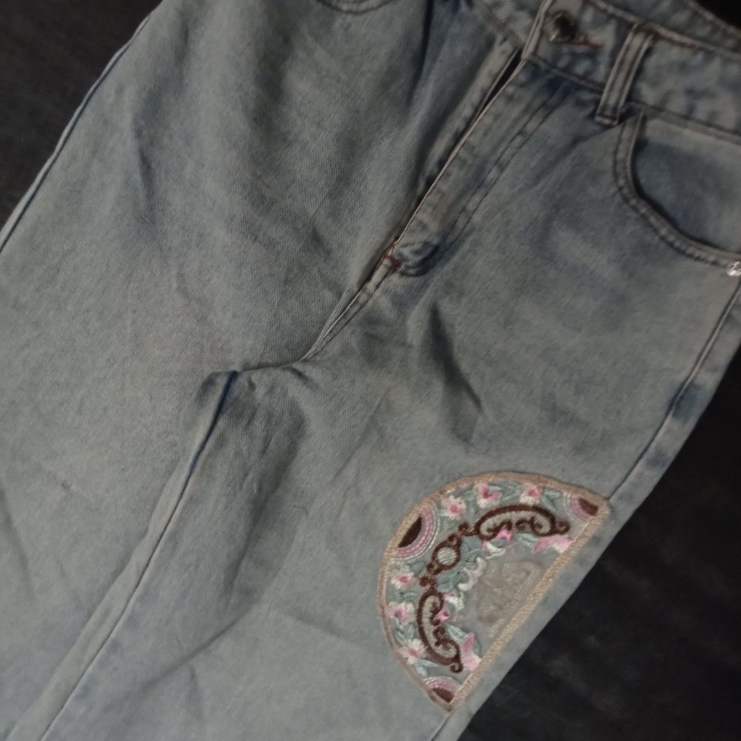📌Y2K baggy pants (Category: Activewear) located in Naga. Submitted by itzyoboi_zykiell (Listing ID 1462481374, Image 2). Description: 📍Y2k baggy pants Pm nlng sa page for details and price😁🙏 You can check my facebook marketplace Open for shipping(payment first). Pants 1 💎Dimes: L-40 inch W- 27 inch 💰 Price:₱200 Pants 2 💎Dimes: L- 41 inch W- 30 inch(stretchable) 💰 Price: ₱200.
