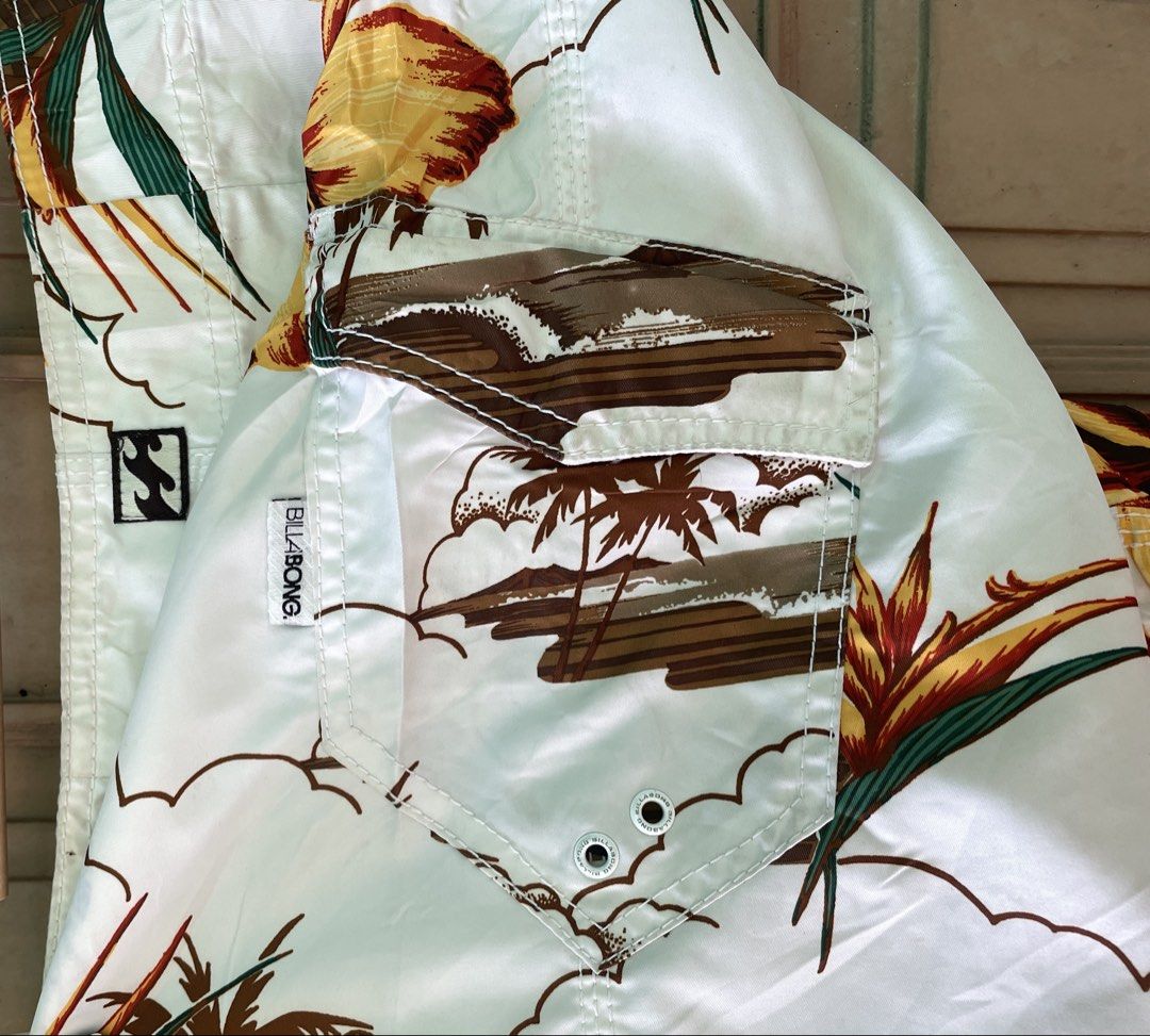 Y2k Billabong Board Short (Category: Swim Trunks & Board Shorts) located in Liloy. Submitted by juan2thrift (Listing ID 1462474344, Image 3). Description: Billabong Y2k Board Short Size 32 Good Condition Has minimal flaws.
