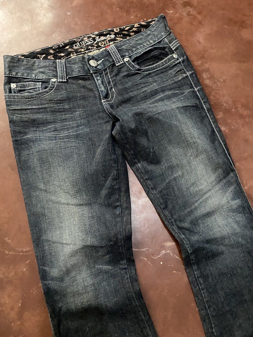 Y2k Guess Dark~Wash Flare (Category: Jeans) located in Malita. Submitted by ronnyboi (Listing ID 1462564419, Image 2). Description: W:32 L:42 R;10.5 H:8.5.