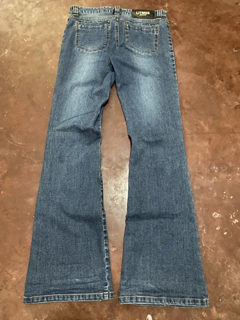 Y2k Lithmus Unique Baggy Flare (Category: Jeans) located in Malita. Submitted by ronnyboi (Listing ID 1462565644, Image 3). Description: W:30 L:41 T:10 H:10 Mine:450.