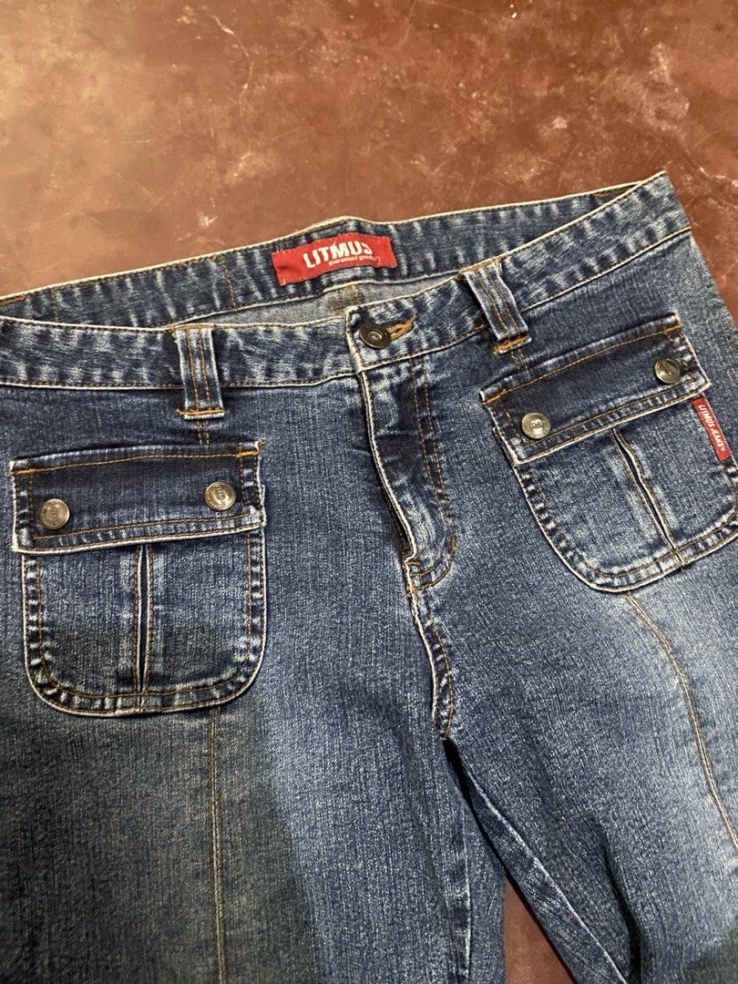 Y2k Lithmus Unique Baggy Flare (Category: Jeans) located in Malita. Submitted by ronnyboi (Listing ID 1462565644, Image 2). Description: W:30 L:41 T:10 H:10 Mine:450.
