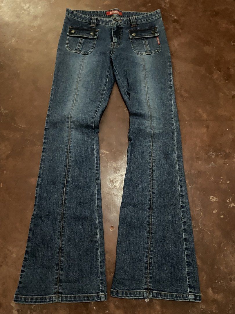 Y2k Lithmus Unique Baggy Flare (Category: Jeans) located in Malita. Submitted by ronnyboi (Listing ID 1462565644, Image 1). Description: W:30 L:41 T:10 H:10 Mine:450.