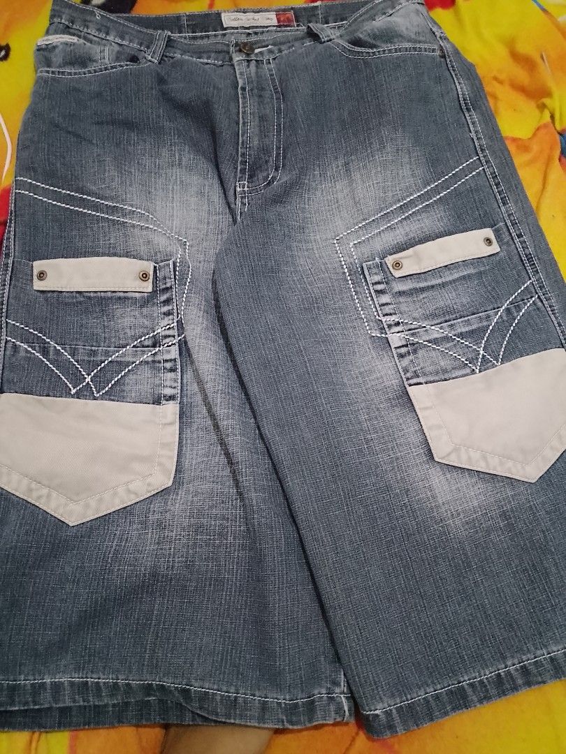 Y2K LONG JORTS (Category: Shorts) located in Cavite. Submitted by jftxthrift (Listing ID 1462595700, Image 1). Description: DIMES SZ 32 LENGTH 27.5 THIGH 13 L.O 11.5 ISSUE NO BACK BUTTON.