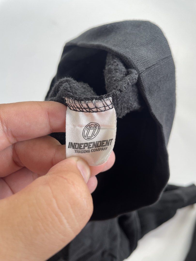 Y2K monster (Category: Hoodies) located in General Mariano Alvarez. Submitted by savenlester (Listing ID 1462630023, Image 3). Description: Y2K monster ◾W - 24 ◾L - 25 ◾Good condition ◾Color rate 8.5/10 .
