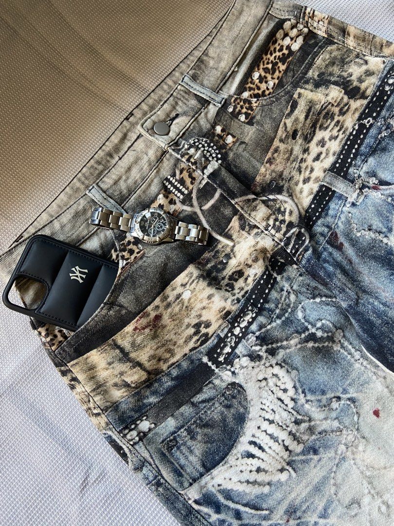 ACNE STUDIO 3D PRINT VIBES (Category: Jeans) located in Bacolod City. Submitted by clerkhexx (Listing ID 1462646417, Image 2). Description: Y2K BAGGY PANTS PRINTED CHAINS, POCKETS (ACCESSORIES PRINTED) Mine 1500 free shipping Measurements: Waist: 35 Lenght: 42.5 Thigh: 14.5 Leg Hole: 10 Condition of this item 10 - color rate 10 - no issue Check every photos for conditions of the item.