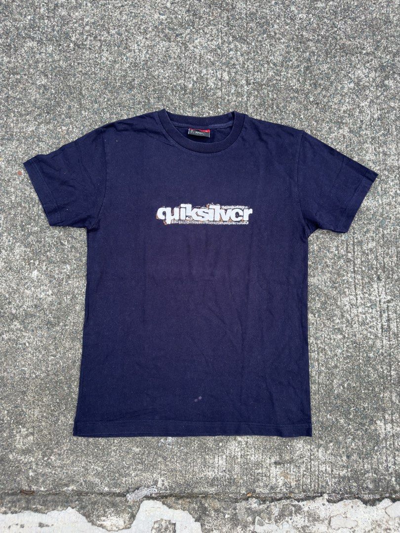 Y2K Quiksilver tee (Category: Tshirts & Polo Shirts ) located in Cavite. Submitted by brick.mnl (Listing ID 1462597541, Image 2). Description: Size Small on tag fits M-L Dimes: 19x27 Good condition No major issues .