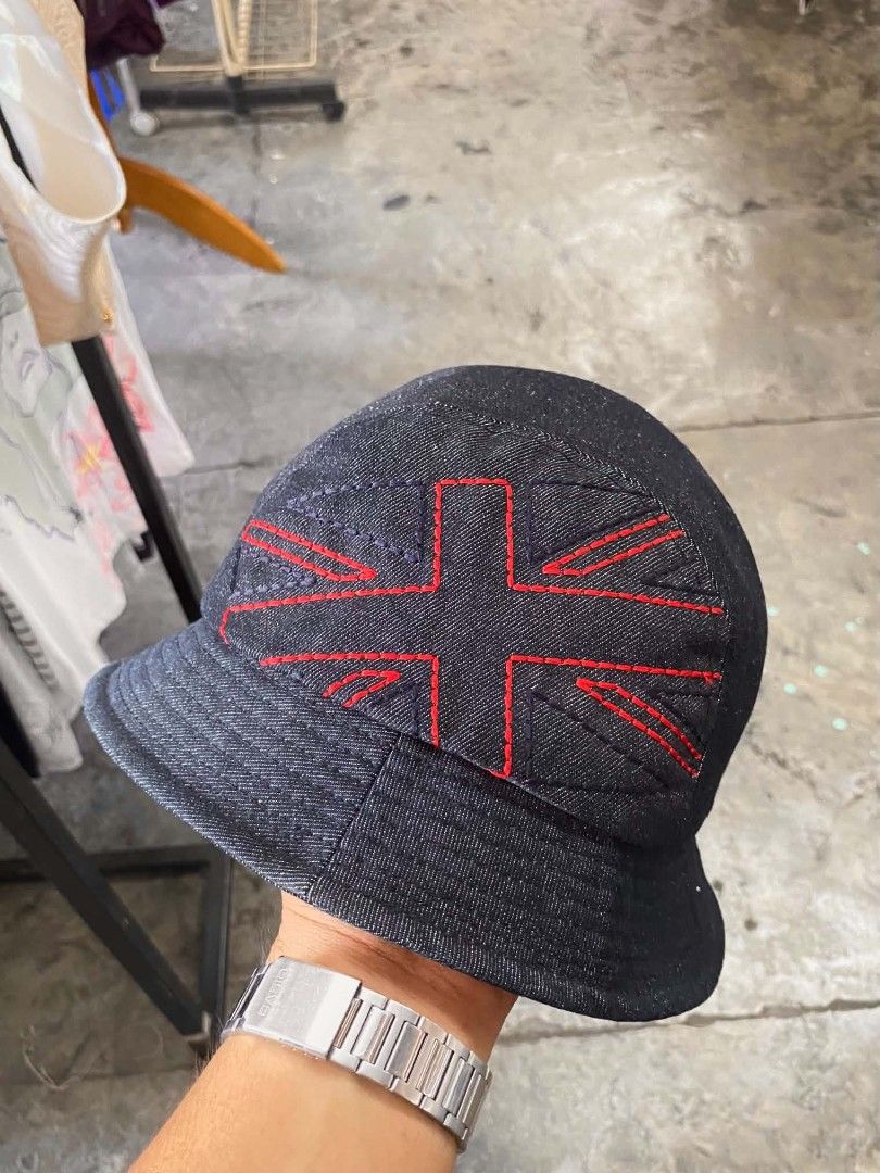 Y2k Reebok Bucket hat (Category: Caps & Hats) located in Tarlac. Submitted by dinnuh4e (Listing ID 1462648115, Image 2). Description: Y2k Reebok bucket hat Adult size No issue As new condition.