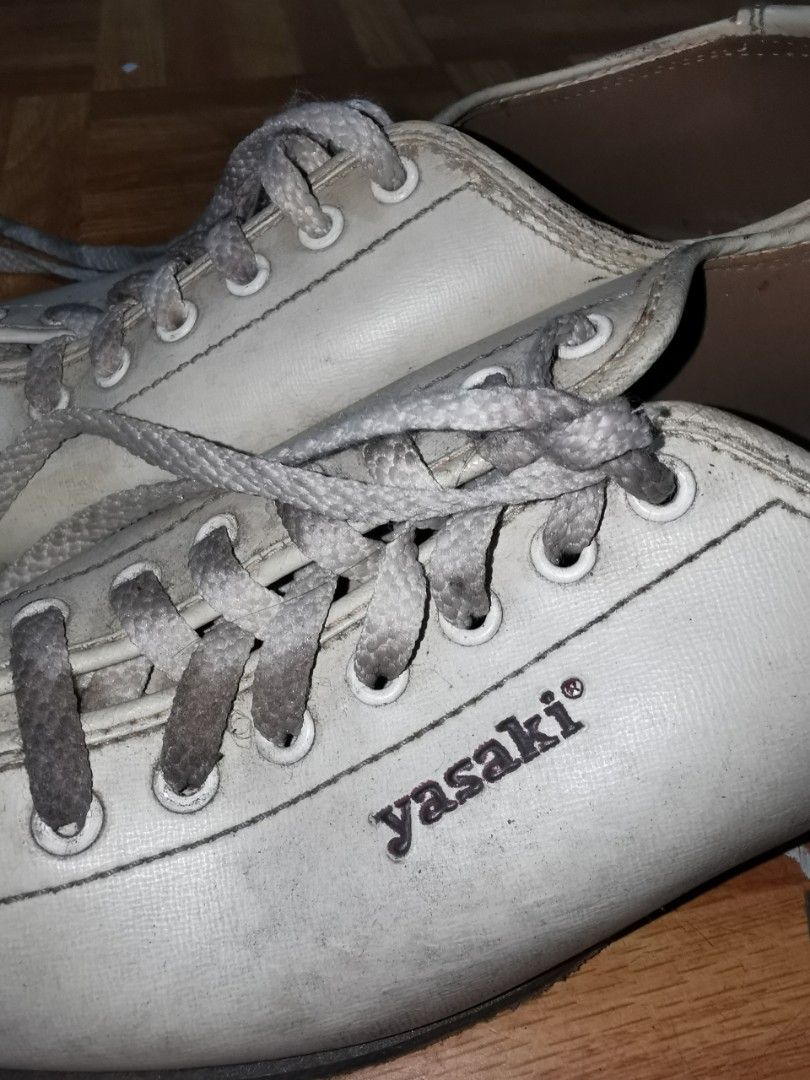 Yasaki Bowling Shoes White Leather (Category: Billiards and Bowling) located in Caloocan City. Submitted by mjmnacino204562 (Listing ID 1462559596, Image 2). Description: - White leather bowling shoes by Yasaki - Classic lace-up design - Perfect for casual bowling or a retro look - nakatahi, hindi naaalis sole Size: 24.5cm, 39EU, 7.5 US RFS: No longer needed.