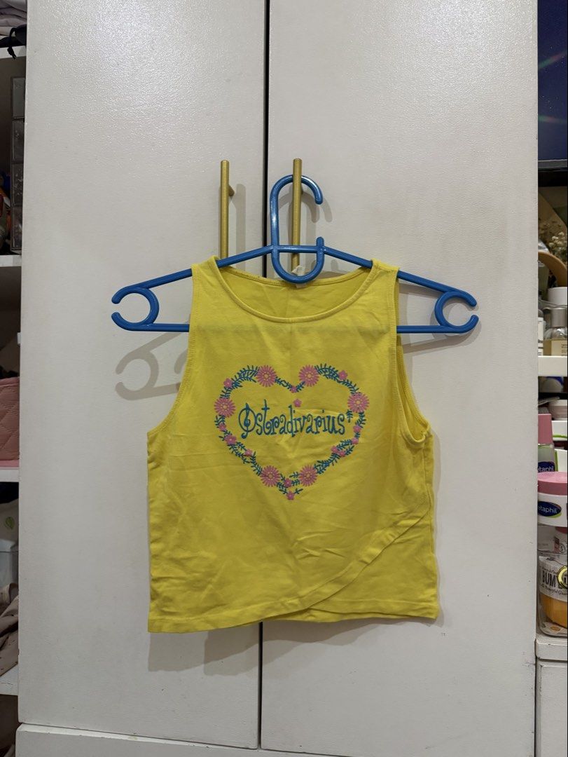 Yellow top (Category: Sleeveless) located in Imus. Submitted by mysticstar_f121de (Listing ID 1462493648, Image 1). Description: .