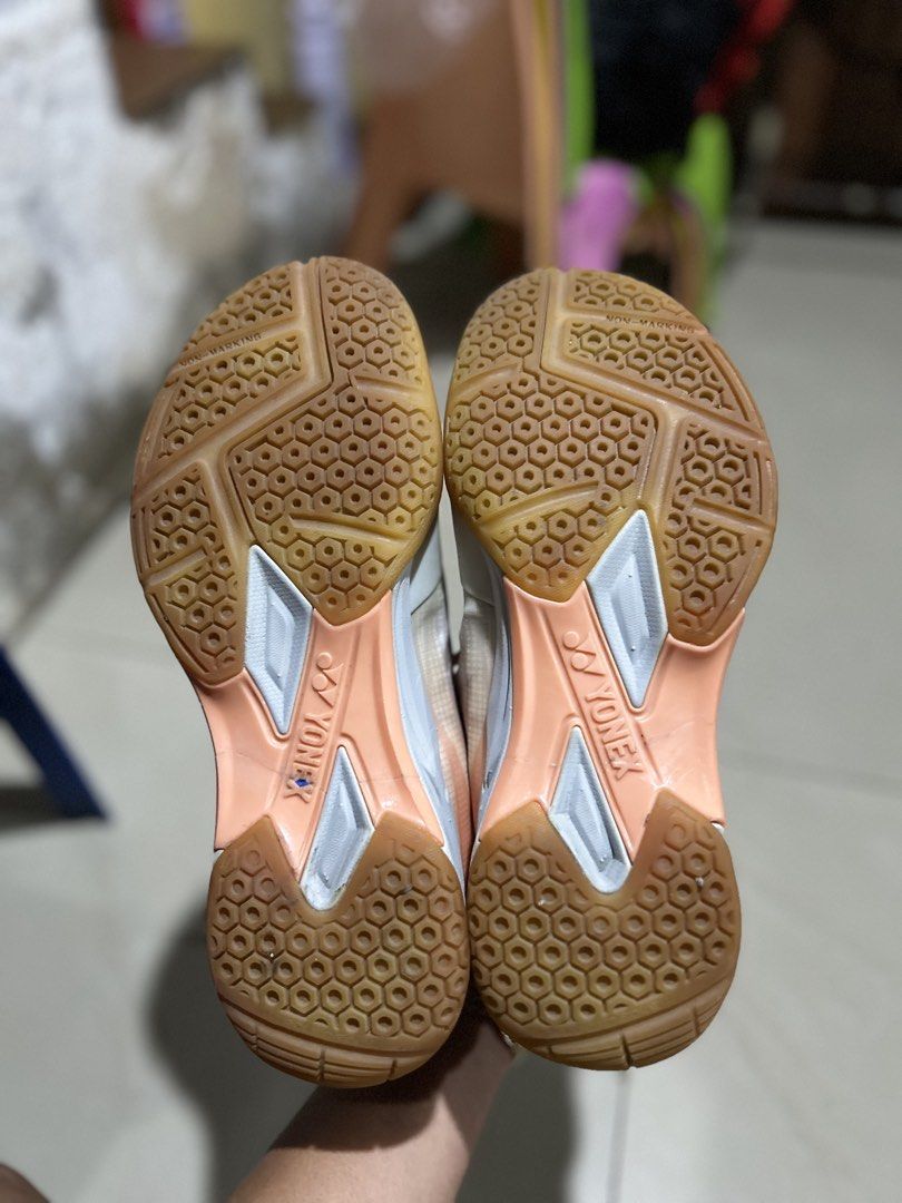 Yonex (Category: Sneakers) located in Cebu City. Submitted by cyrilk1cks (Listing ID 1462501879, Image 3). Description: .