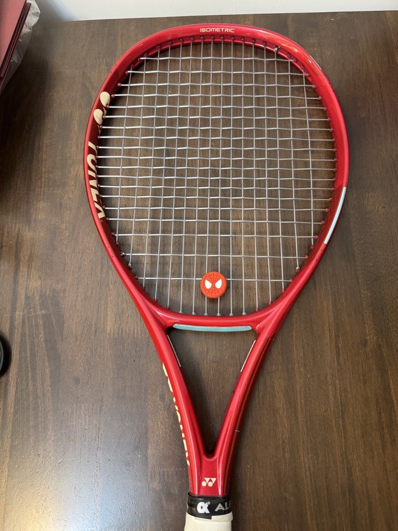 YONEX VCORE 100 網球拍 （分類：運動與體育 - 球拍和球類運動）位於 Hong Kong。 由 davidbeckuham 提交（商品編號 1462571367，圖片 2）。簡介： Vcore 100 300g grip 2 ， 8 月中alu 線5050 新淨如圖。