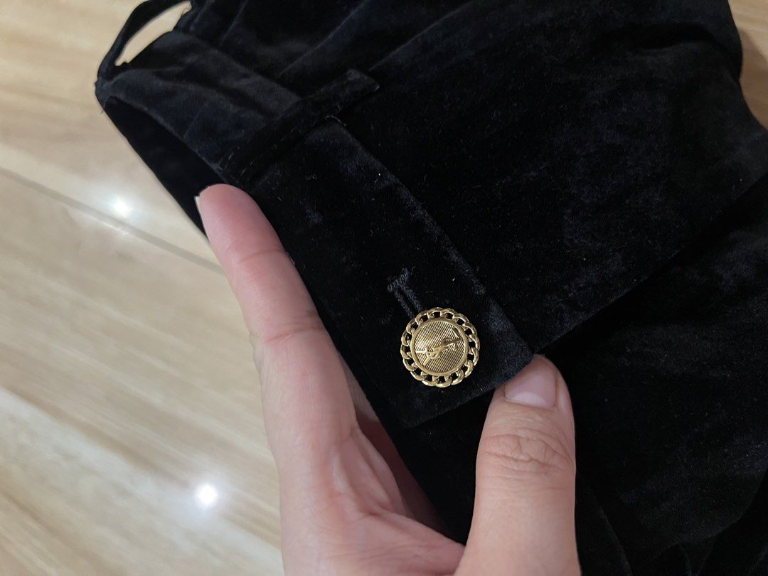 Ysl (Category: Shorts) located in Lipa City. Submitted by thyra06 (Listing ID 1462561391, Image 3). Description: Ysl highwaist shorts good as new size 27/28.