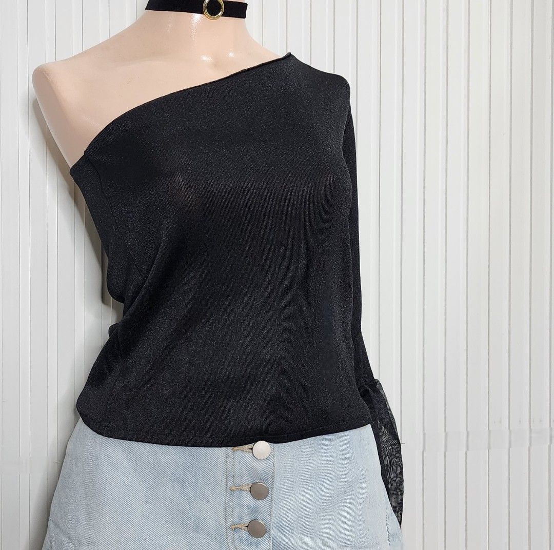 🍰Z Ar a 🍰 Black venus top 🍰 USS 🍰 B: 32in 🍰 Stretchy 🍰 500php 🍰 (Category: Blouses) located in Paranaque City. Submitted by zunao_wearables (Listing ID 1462544521, Image 3). Description: 🍰Z Ar a 🍰 Black venus top 🍰 USS 🍰 B: 32in 🍰 Stretchy 🍰 500php 🍰.