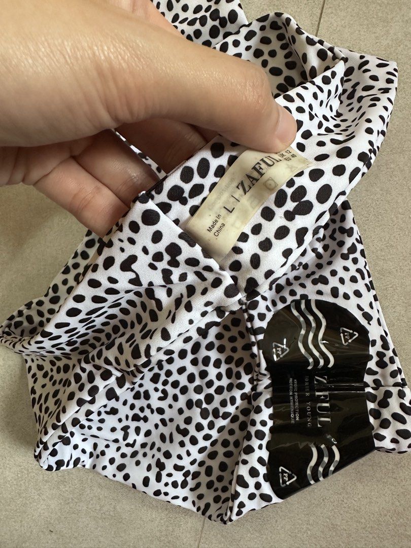 Zaful Bikini (Category: Bikinis & Swimsuits) located in Escalante. Submitted by satidayz (Listing ID 1462572650, Image 2). Description: Zaful Yellow Bikini 𖦹 size l on tag 𖦹 brand new & unworn, but stored in the cabinet for a long time that the tags have naturally yellowed/discolored over time 𖦹 may have minor storage flaws 𖦹 please see photos for condition! 📍neg. occ., visayas 🚛 j&t, lbc 💵 gcash, maribank 📦 shipping sched: weekends only 