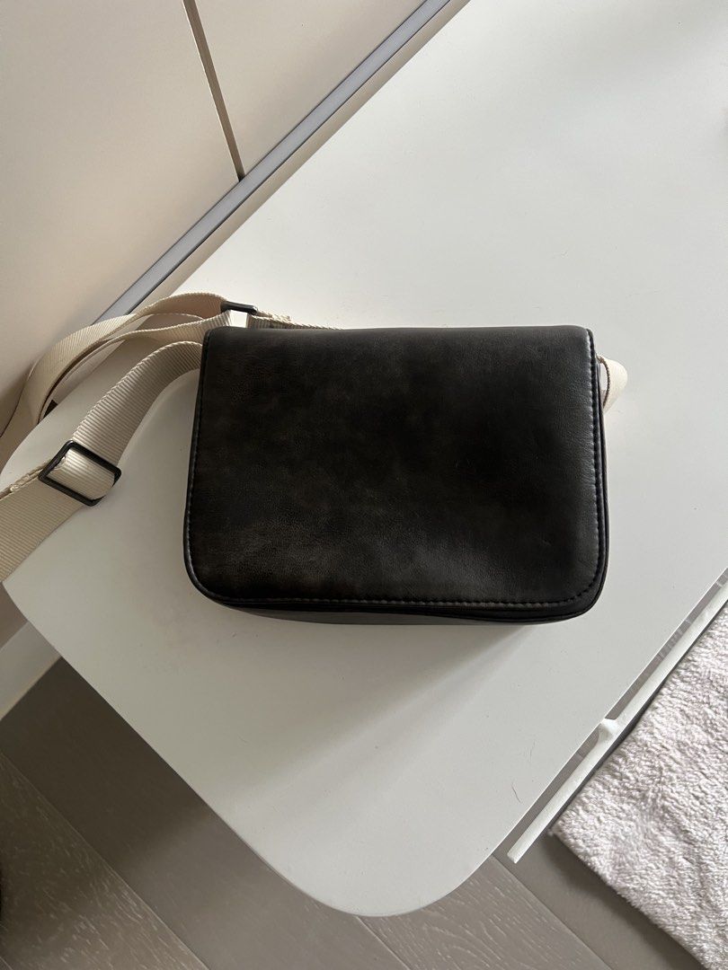 Zara bag (Category: Cross-body Bags) located in Taguig. Submitted by clutterco (Listing ID 1462472604, Image 1). Description: Authentic Rfs: decluttering .