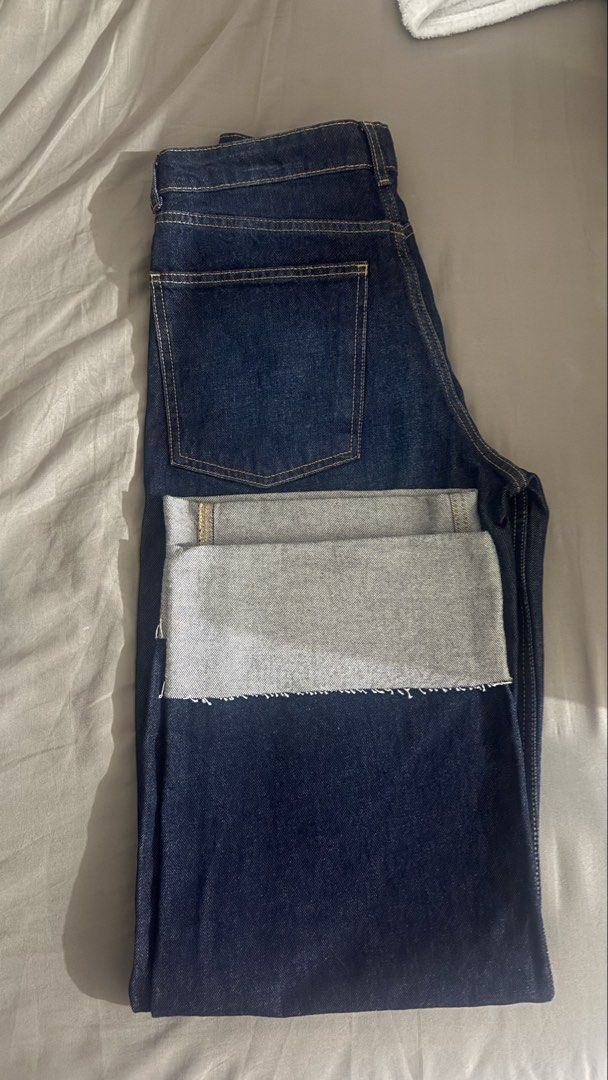 Zara Barrel Jeans (Category: Jeans) located in Mapandan. Submitted by anythingnicee (Listing ID 1462594149, Image 3). Description: - Zara Dark Wash Wide Leg Jeans -Size Eu 36 - Cuffed hem detail - Brand new with original tags attached - Never worn, selling because it doesn't fit.