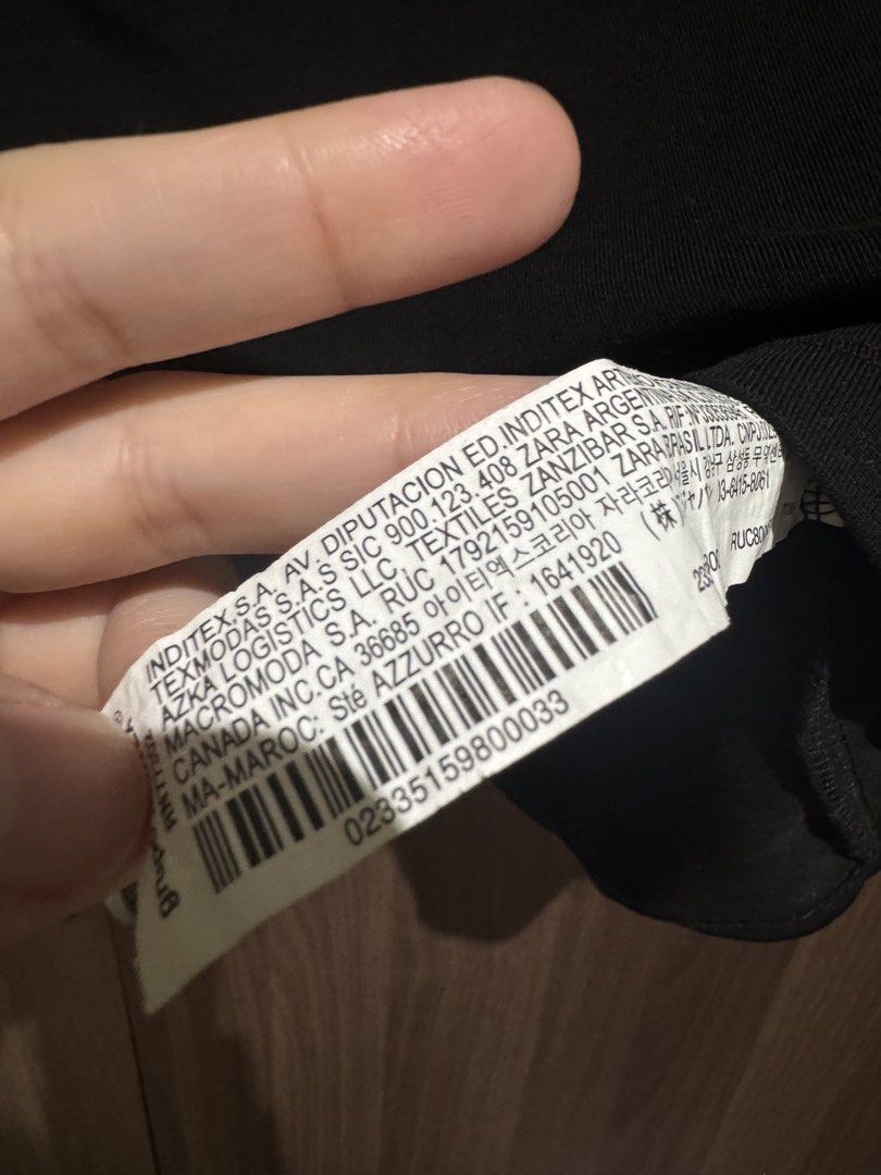 Zara basic black cropped tshirt (Category: Shirts) located in Valenzuela. Submitted by shop.spark.joy (Listing ID 1462672481, Image 3). Description: L- 16 in L- 16 in.