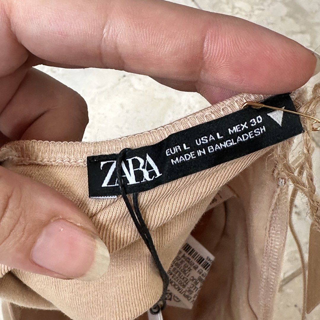 ZARA Beige Crop Top (Category: Sleeveless) located in Lapu Lapu. Submitted by pangayamph (Listing ID 1462670717, Image 2). Description: - Zara Beige Crop Top - Spaghetti Straps - Size: L - Material: 95% Cotton, 5% Elastane - Made in Bangladesh - Perfect basic piece, easy to style with anything!.