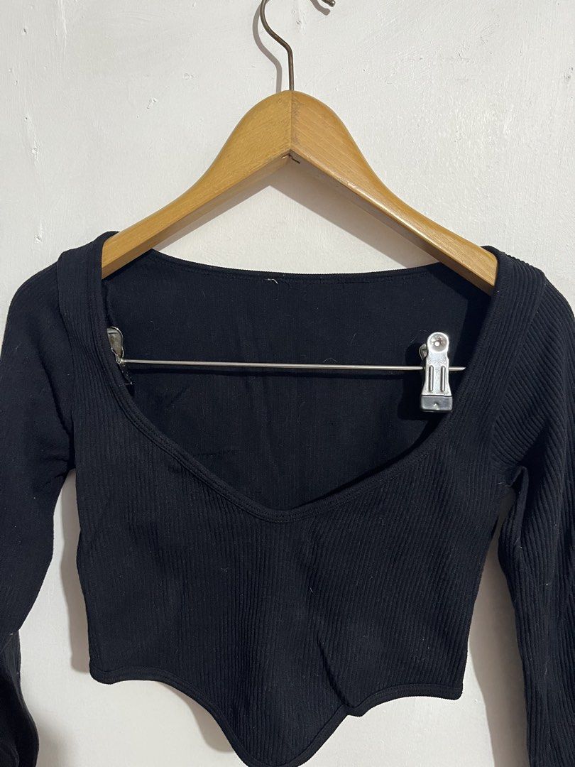 ZARA BLACK LONGSLEEVES SIZE XS (Category: Blouses) located in Makati City. Submitted by girlynefera (Listing ID 1462649394, Image 2). Description: .