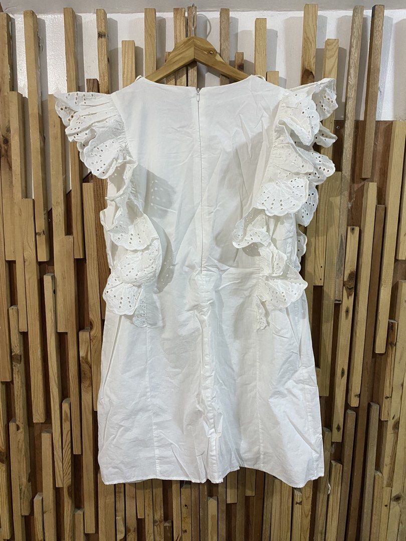 Zara Eyelet Ruffle Dress (Category: Dresses) located in Mabalacat. Submitted by calmrabbit.ae2127 (Listing ID 1462531952, Image 3). Description: .