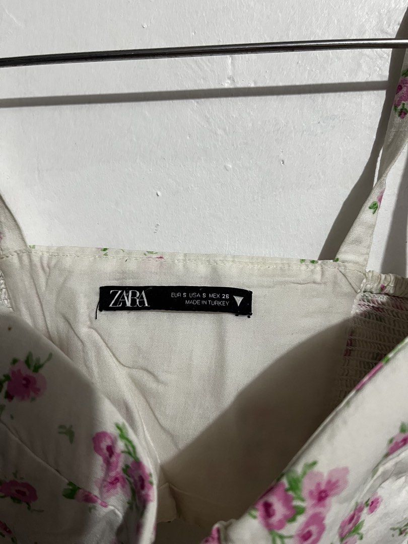 ZARA FLORAL TOP SIZE XS (Category: Blouses) located in Makati City. Submitted by girlynefera (Listing ID 1462648814, Image 2). Description: .