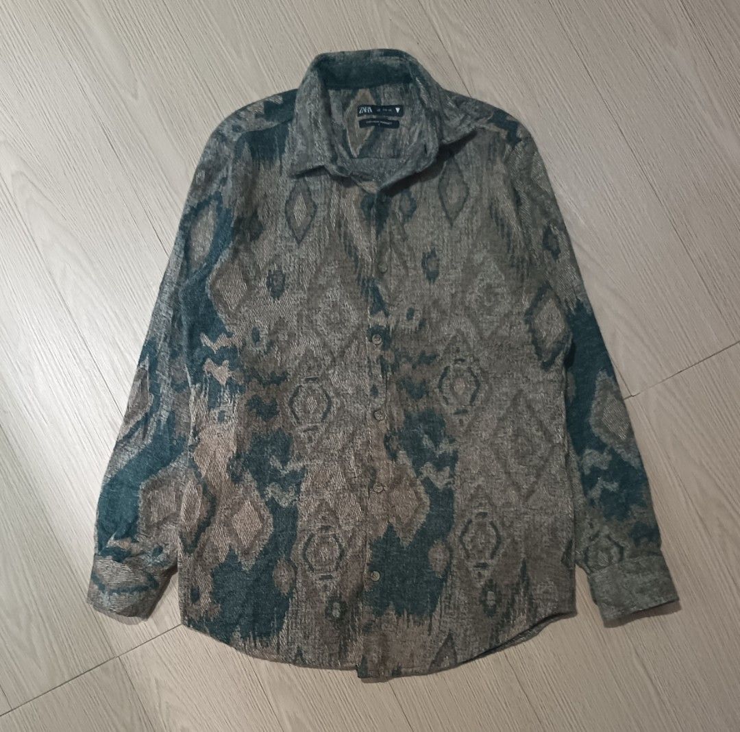 ZARA GEOMETRIC PATTERN BUTTON DOWN LONGSLEEVE (Category: Activewear) located in Cavite. Submitted by marcuz.lifestyle (Listing ID 1462596906, Image 2). Description: SIZE:LARGE ON TAG WIDTH:20.5 LENGTH:30 VERRYGOOD CONDITION NO ISSUE COLOR RATE:9.5/10 MOP:GCASH DELIVERY COURIER:JNT LOCATION:IMUS CAVITE.
