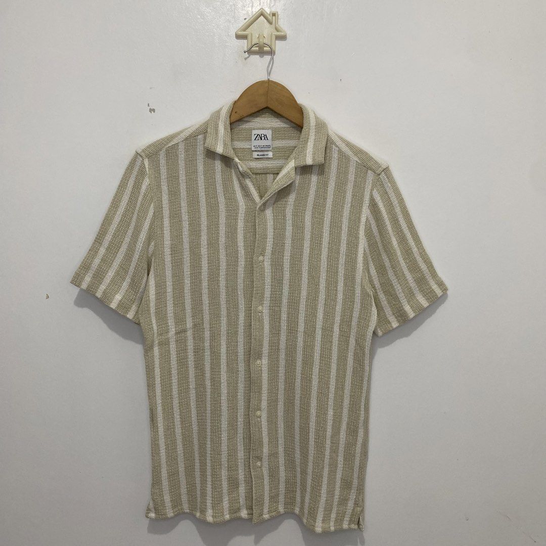 Zara Knitted Polo (Category: Tshirts & Polo Shirts ) located in Tanauan. Submitted by flexingthriftsph (Listing ID 1462616891, Image 1). Description: Zara Knitted Polo Small on tag 18 inches - chest 27 inches - length Excellent condition -800.00.