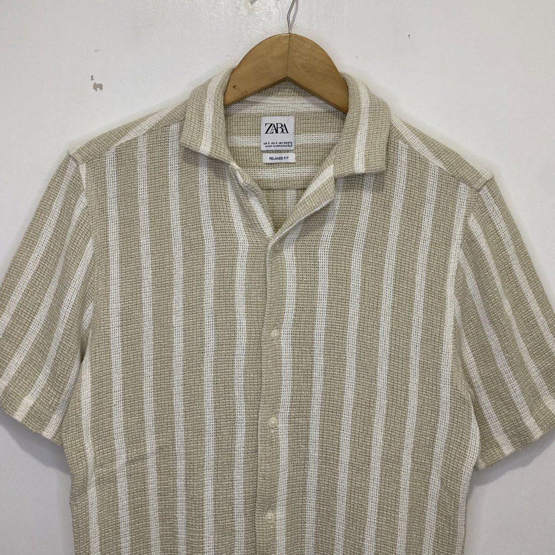 Zara Knitted Polo (Category: Tshirts & Polo Shirts ) located in Tanauan. Submitted by flexingthriftsph (Listing ID 1462616891, Image 3). Description: Zara Knitted Polo Small on tag 18 inches - chest 27 inches - length Excellent condition -800.00.