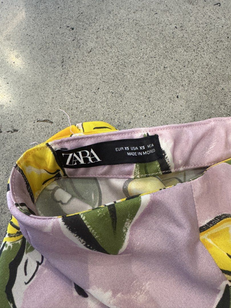 Zara Lemon Print skirt (Category: Skirts) located in Manila. Submitted by declutterkween14 (Listing ID 1462490394, Image 2). Description: .