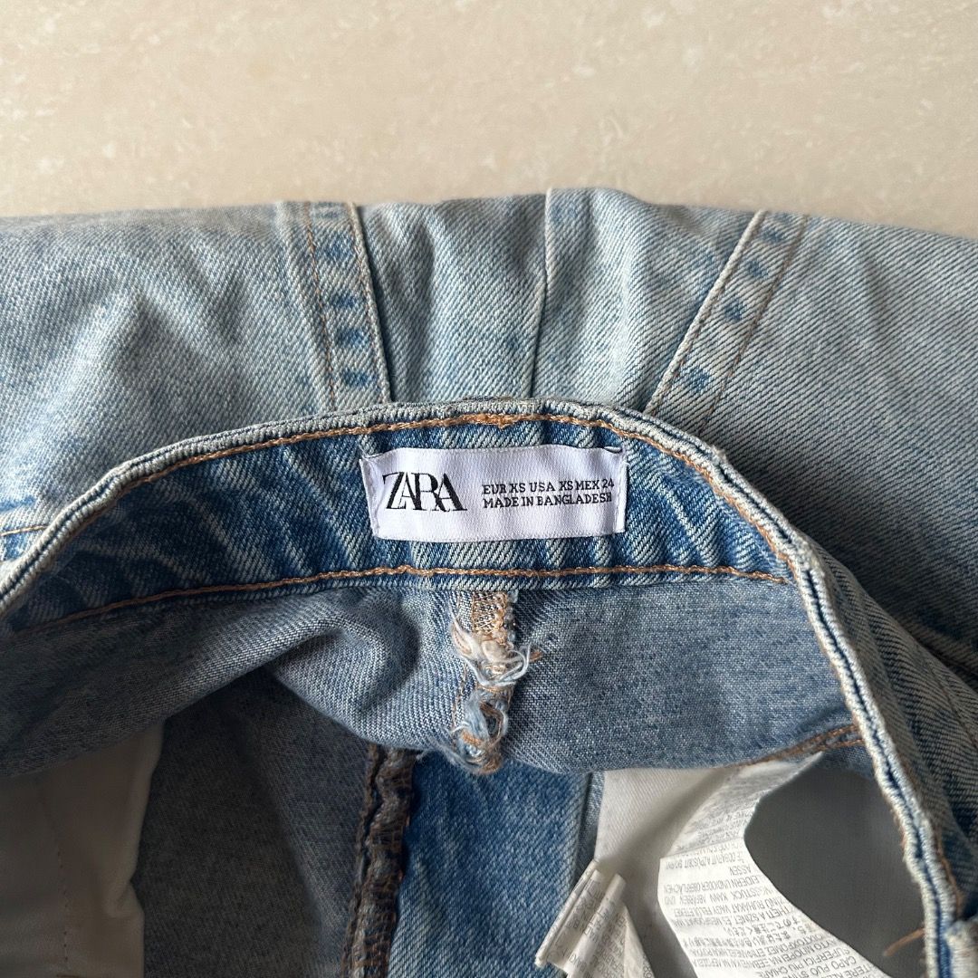 Zara Mini Denim Skirt (Category: Skirts) located in Paranaque City. Submitted by yanie.ae (Listing ID 1462523499, Image 2). Description: .