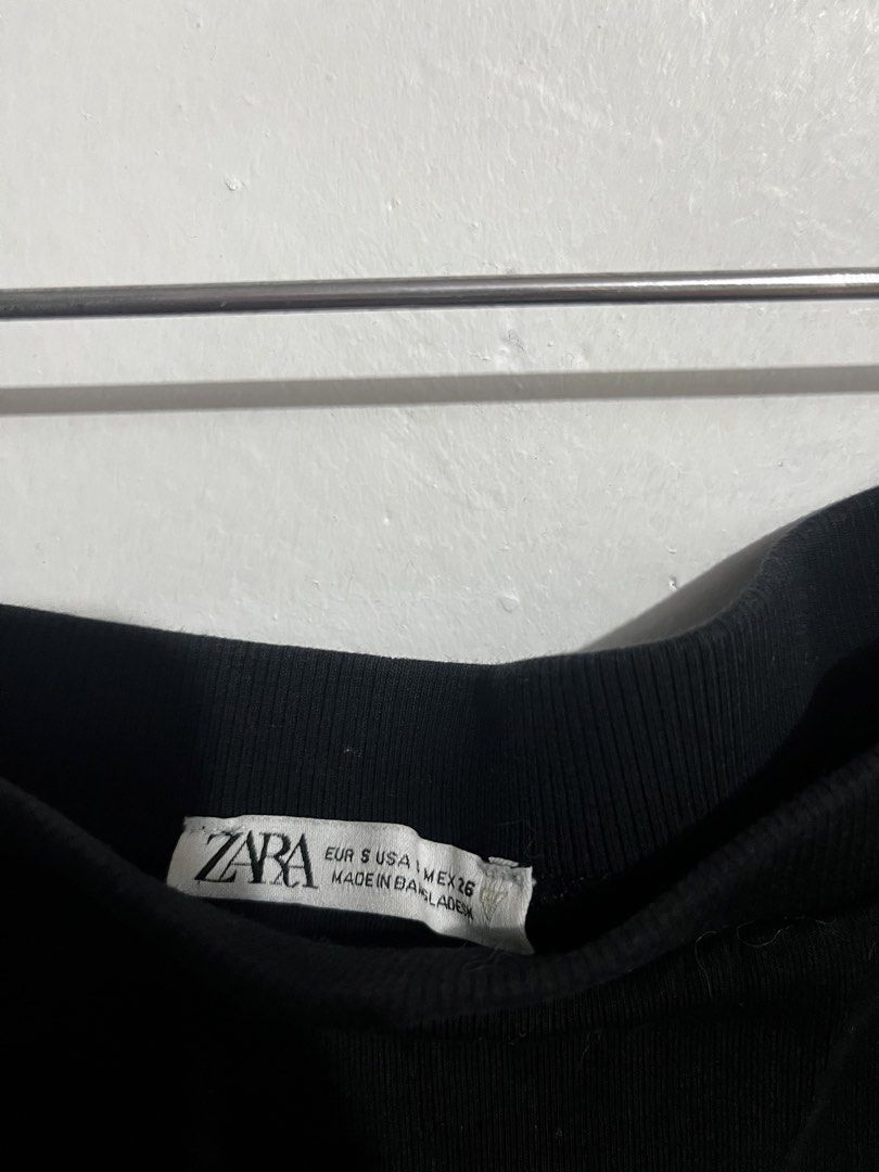ZARA OFF SHOULDER BLACK TOP SIZE S (Category: Blouses) located in Makati City. Submitted by girlydy (Listing ID 1462648701, Image 2). Description: .