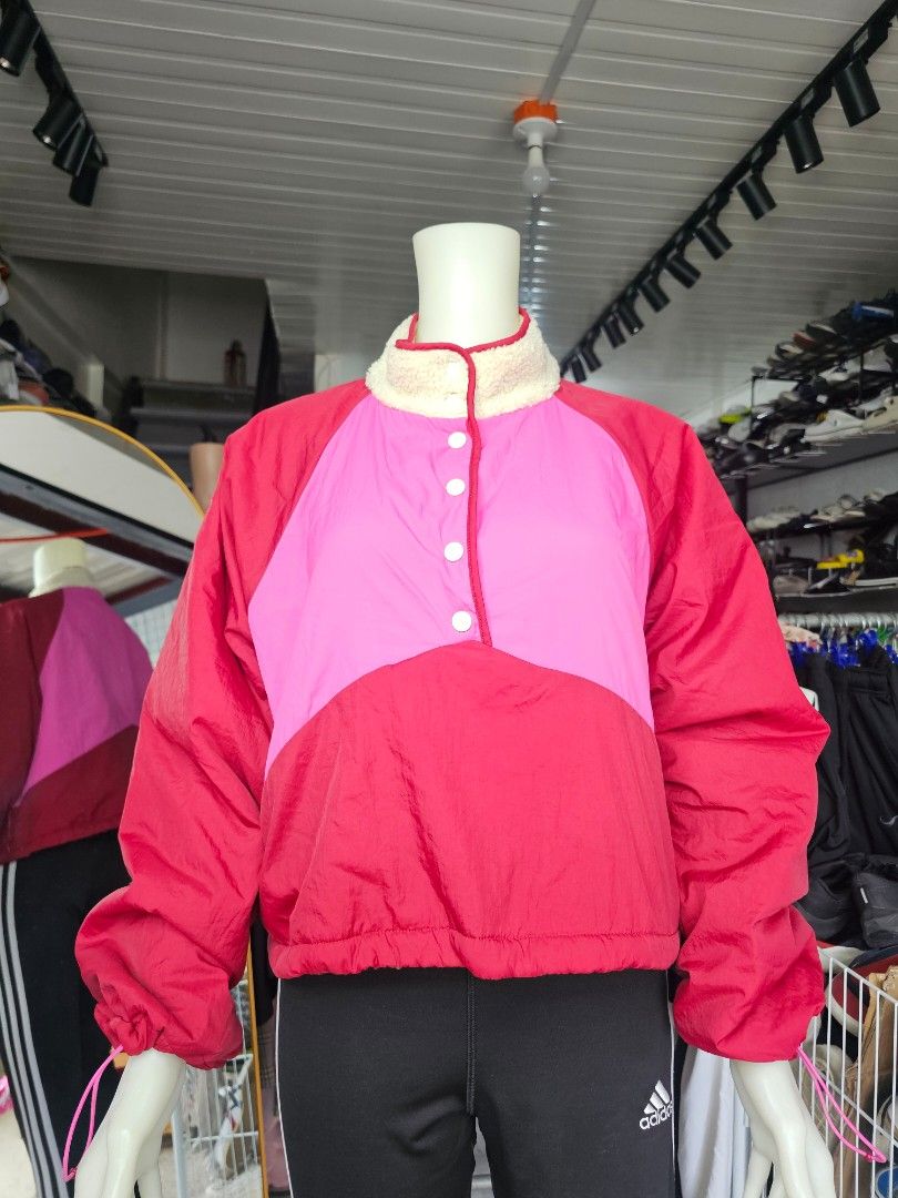Zara Retro Cropped Faux Shearling Jacket (Category: Coats, Jackets and Outerwear) located in Baguio. Submitted by kayeonlineshop (Listing ID 1462516726, Image 3). Description: -It is characterized by its signature 80s-inspired colorblocked pink and maroon panels, snap-button pullover closure, and contrast cream-colored faux shearling high neck. -measurements included in the photos.