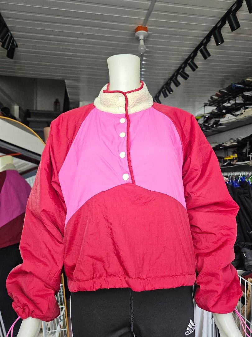 Zara Retro Cropped Faux Shearling Jacket (Category: Coats, Jackets and Outerwear) located in Baguio. Submitted by kayeonlineshop (Listing ID 1462516726, Image 2). Description: -It is characterized by its signature 80s-inspired colorblocked pink and maroon panels, snap-button pullover closure, and contrast cream-colored faux shearling high neck. -measurements included in the photos.
