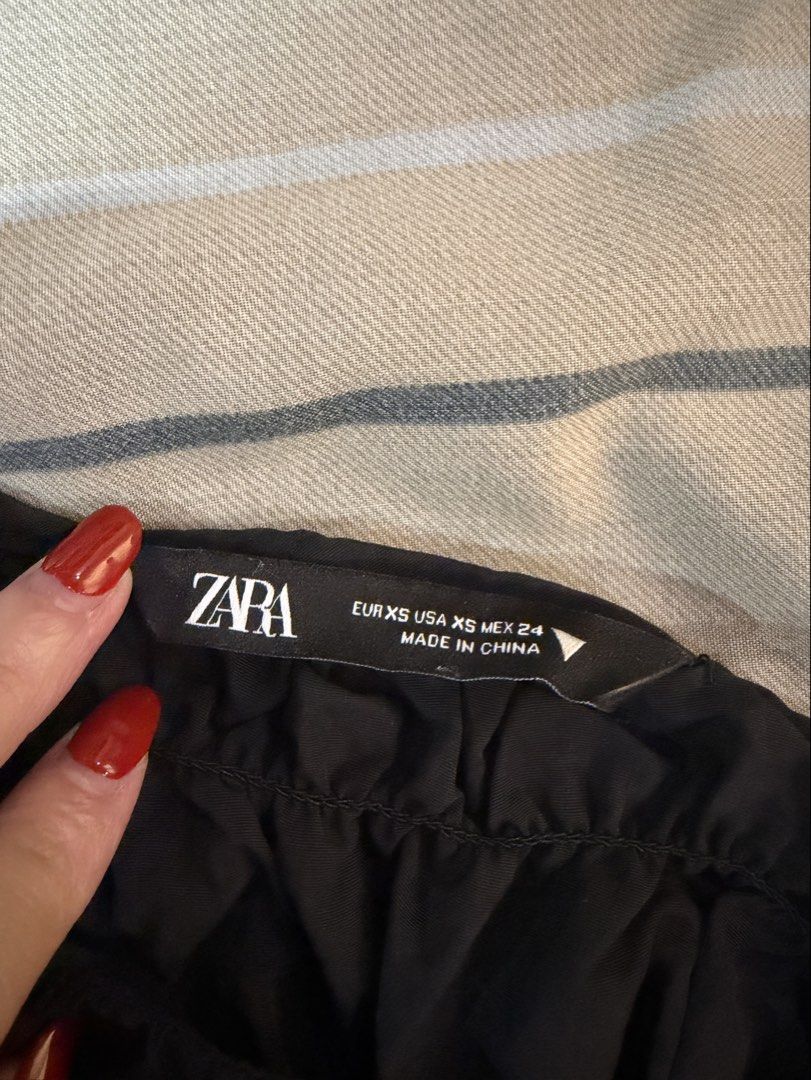 ZARA Ruched Off-Shoulder Crop Top (Category: Blouses) located in Valenzuela. Submitted by rachmcadams (Listing ID 1462502990, Image 3). Description: • 100% original (mall bought) • Good as new, used only 2x • No issues • Fits XS-S P.S. Got this on sale so I'm selling it low RFS: Decluttering What you see is what you get! .