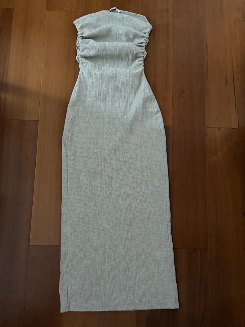 ZARA Ruched Strapless Midi Dress (Category: Dresses) located in Manila. Submitted by megcloset__ (Listing ID 1462473016, Image 2). Description: - ZARA ruched strapless midi dress - Lightweight and comfortable - Versatile for day or night wear - Easy to style up or down - no flaws!.