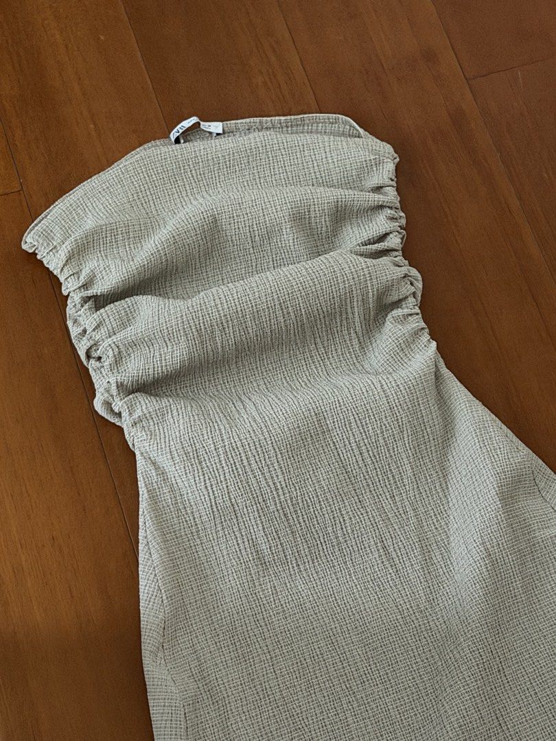 ZARA Ruched Strapless Midi Dress (Category: Dresses) located in Manila. Submitted by megcloset__ (Listing ID 1462473016, Image 3). Description: - ZARA ruched strapless midi dress - Lightweight and comfortable - Versatile for day or night wear - Easy to style up or down - no flaws!.