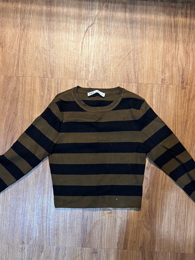ZARA Striped Long Sleeve Cropped Top (Category: Longsleeves) located in Manila. Submitted by Pilarrrrr (Listing ID 1462378898, Image 1). Description: - Brown and black striped long-sleeved top - Cropped fit - Estimated size: Small - Versatile: perfect for layering or wearing solo - Super comfy material.