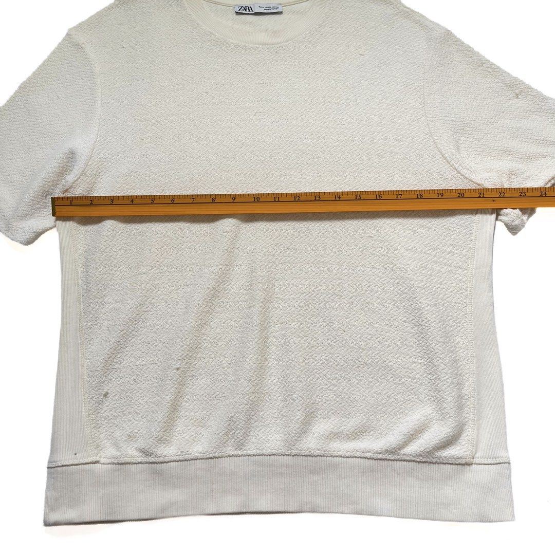 ZARA Textured Knit Top (Category: Tshirts & Polo Shirts ) located in Quezon City. Submitted by munchandsnore (Listing ID 1462550398, Image 3). Description: See photo for close-ups and actual measurements.
