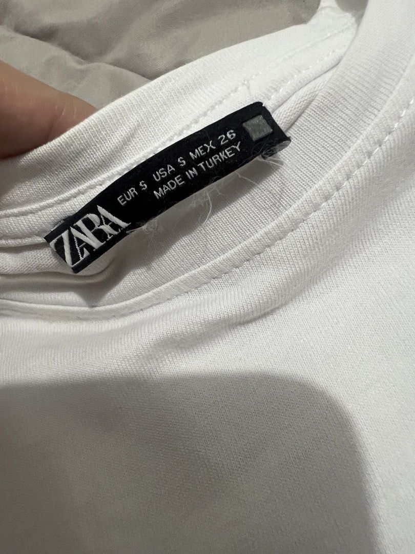 Zara White Puff Sleeve Eyelet T-shirt (Category: Blouses) located in Carmona. Submitted by mystyleph (Listing ID 1462562921, Image 3). Description: - White Zara T-shirt - Puff sleeves with eyelet detail - Round neckline - Made in Turkey - Size S - Ideal for casual wear.