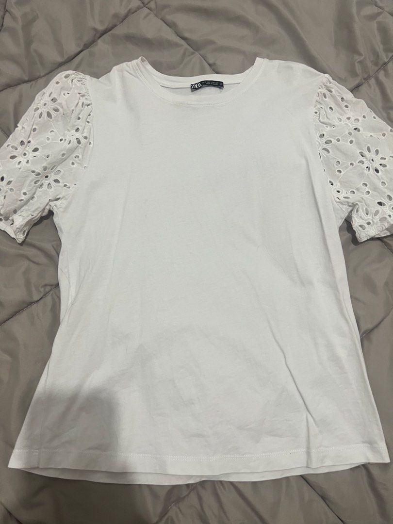 Zara White Puff Sleeve Eyelet T-shirt (Category: Blouses) located in Carmona. Submitted by mystyleph (Listing ID 1462562921, Image 2). Description: - White Zara T-shirt - Puff sleeves with eyelet detail - Round neckline - Made in Turkey - Size S - Ideal for casual wear.