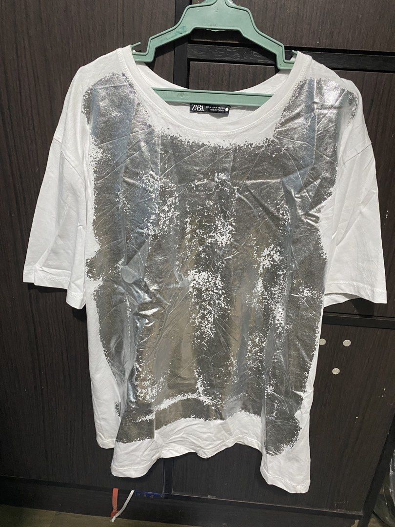 Zara white shirt (Category: Shirts) located in Malaybalay. Submitted by thriftfindsbyshei (Listing ID 1462671170, Image 3). Description: Size medium on tag The first two photos are from -g o o g le- the rest is mine.