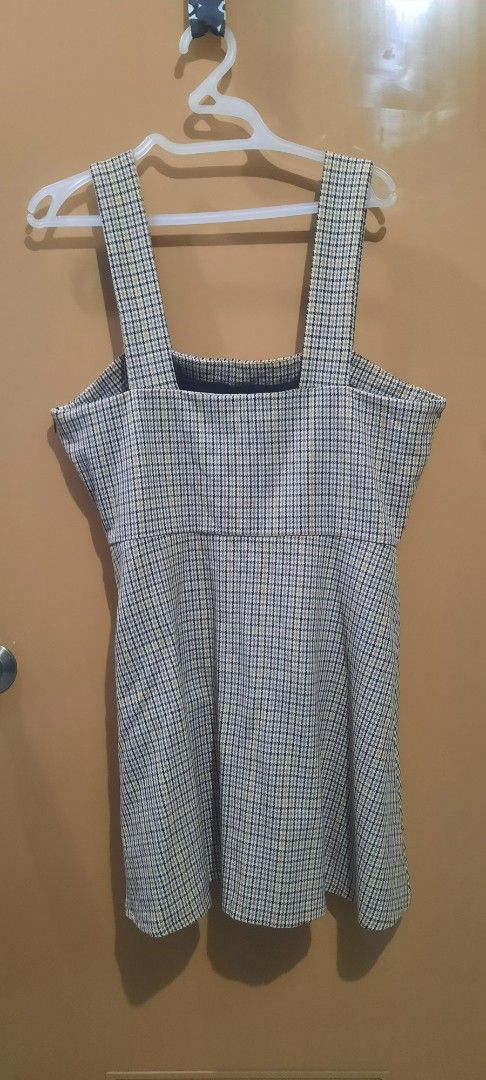 Zara Pinafore Dress Brown (Category: Dresses) located in Pasig City. Submitted by tjrtforeve46982 (Listing ID 1462616586, Image 2). Description: - Zara Woman Plaid Pinafore Dress - Size: XXL - Adjustable straps with button details - Pleated skirt design - Made in Turkey.
