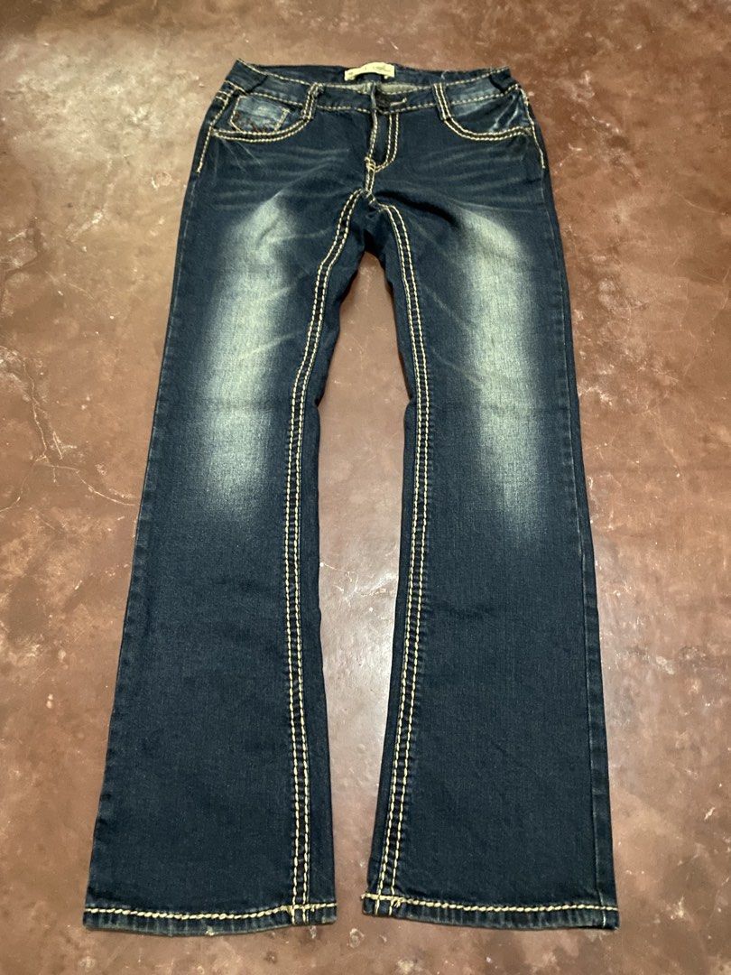 Zard Denim Low~Rise Bootcut (Category: Jeans) located in Malita. Submitted by ronnyboi (Listing ID 1462568892, Image 1). Description: W:28 L:40 T:10 H:8 Mine:400.