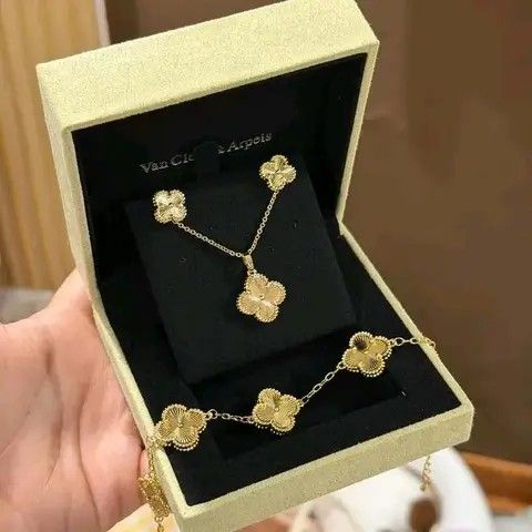 14K Vermeil Gold 3n1 Clover Set (Category: Necklaces) located in Caloocan City. Submitted by cheskhaionlinestore2.0 (Listing ID 1462845405, Image 1). Description: New Collection 🥰 14k GOLD VERMEIL Clover Set ₱1300 only📌 (Ordinary Box) What is Vermeil Gold? 14K Vermiel Gold Gold vermeil (pronounced ver-may) is a high-quality type of gold-plated jewelry defined by a sterling silver base metal, a thick gold layer (at least 2.5 microns), and a gold