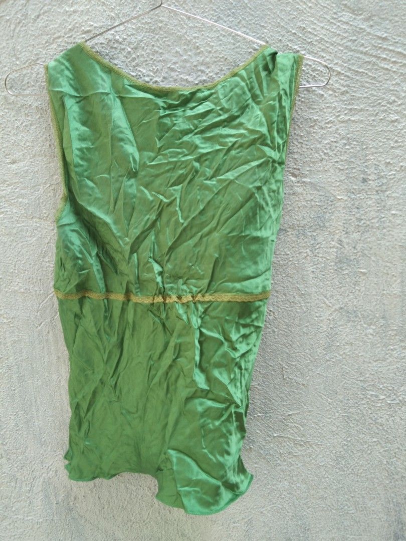 15x22 green silk top medium (Category: Blouses) located in Quezon City. Submitted by eidorableshop (Listing ID 1462697604, Image 3). Description: .