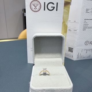 （分類：）位於 。 由 summitwatches 提交（商品編號 1462869554，圖片 1）。簡介： 。