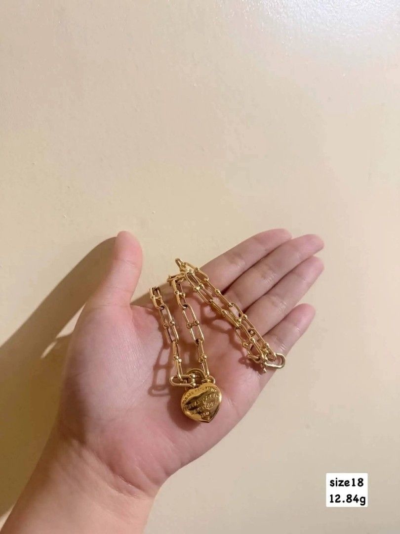18K Saudi Gold Subasta Items (Category: Necklaces) located in Caloocan City. Submitted by cheskhaionlinestore2.0 (Listing ID 1462718270, Image 3). Description: SUBASTA ITEMS 🪙 18K Saudi Gold Pawnable 💯 ₱7300 PER G PAUNAHAN NA LANG MGA MII GOOD AS NEW🥰.